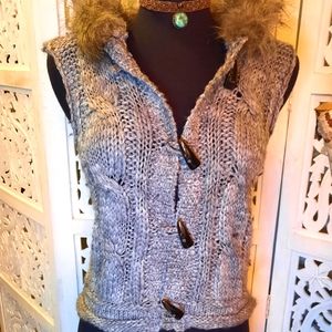 FUR TRIMMED SWEATER VEST